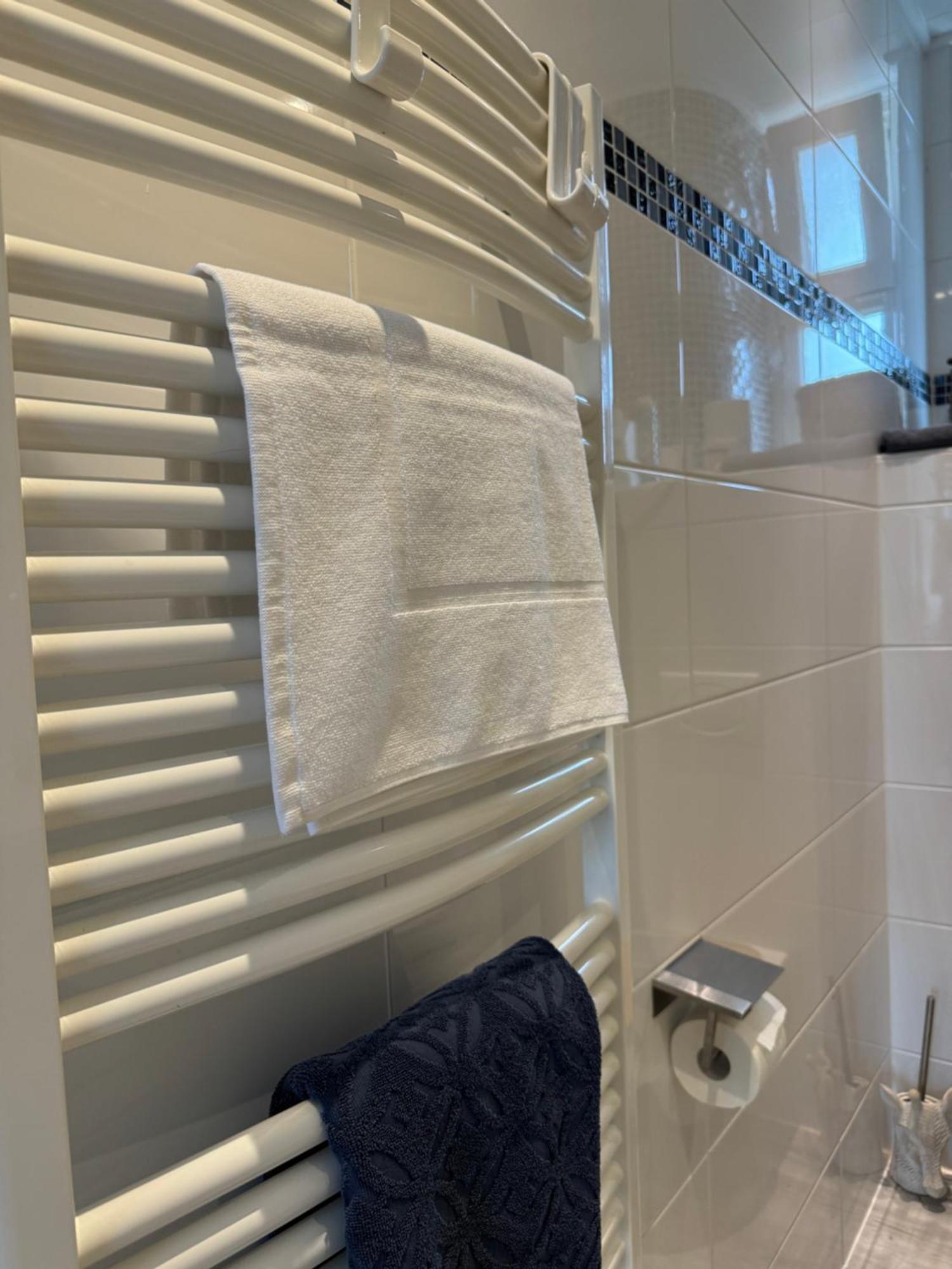 Moderne 4 Zimmer Apartment Mit Bergblick Stadtzentrum Contactless Check-In Gehrden  Bagian luar foto