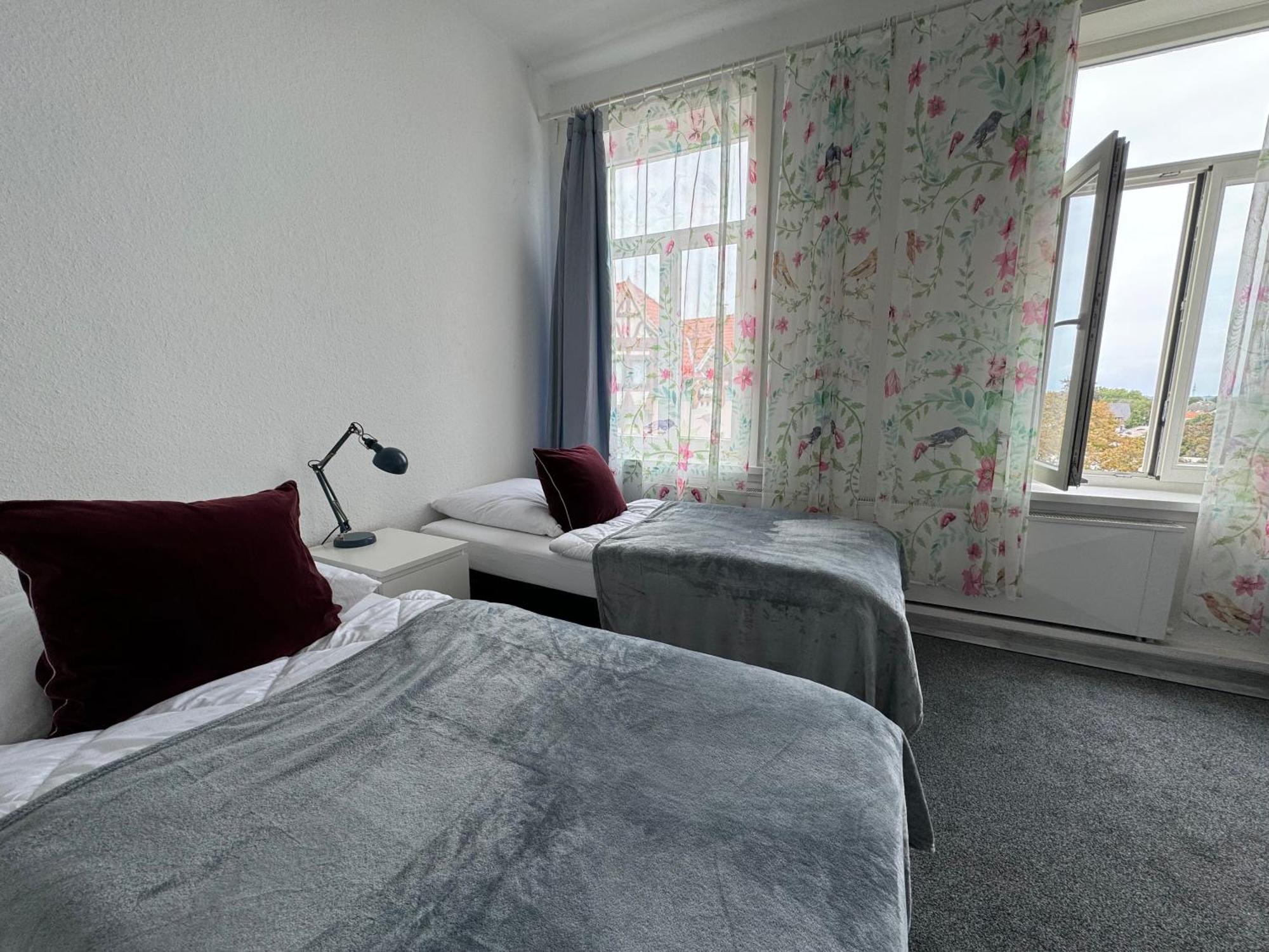 Moderne 4 Zimmer Apartment Mit Bergblick Stadtzentrum Contactless Check-In Gehrden  Bagian luar foto
