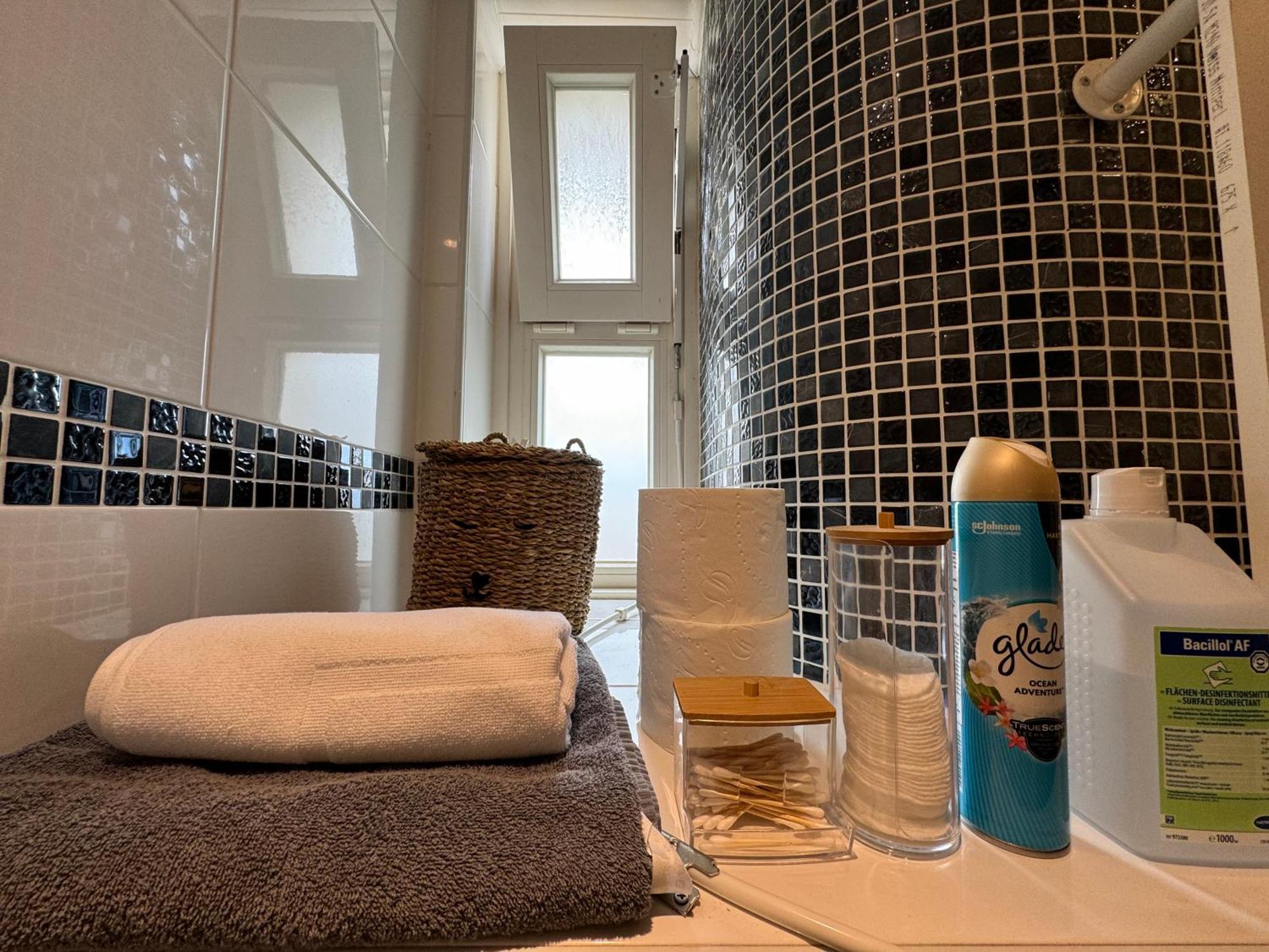 Moderne 4 Zimmer Apartment Mit Bergblick Stadtzentrum Contactless Check-In Gehrden  Bagian luar foto